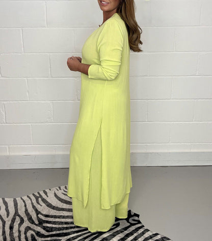 Talia - Casual Two-Piece Set w/ V-Neckline and Slit