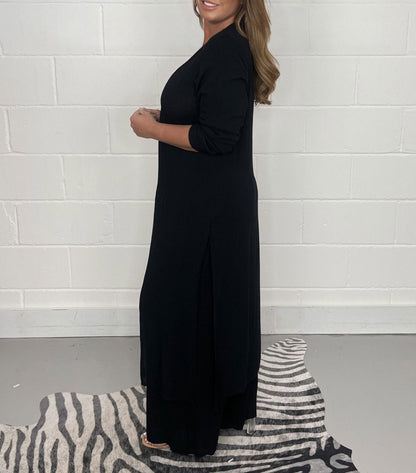 Talia - Casual Two-Piece Set w/ V-Neckline and Slit