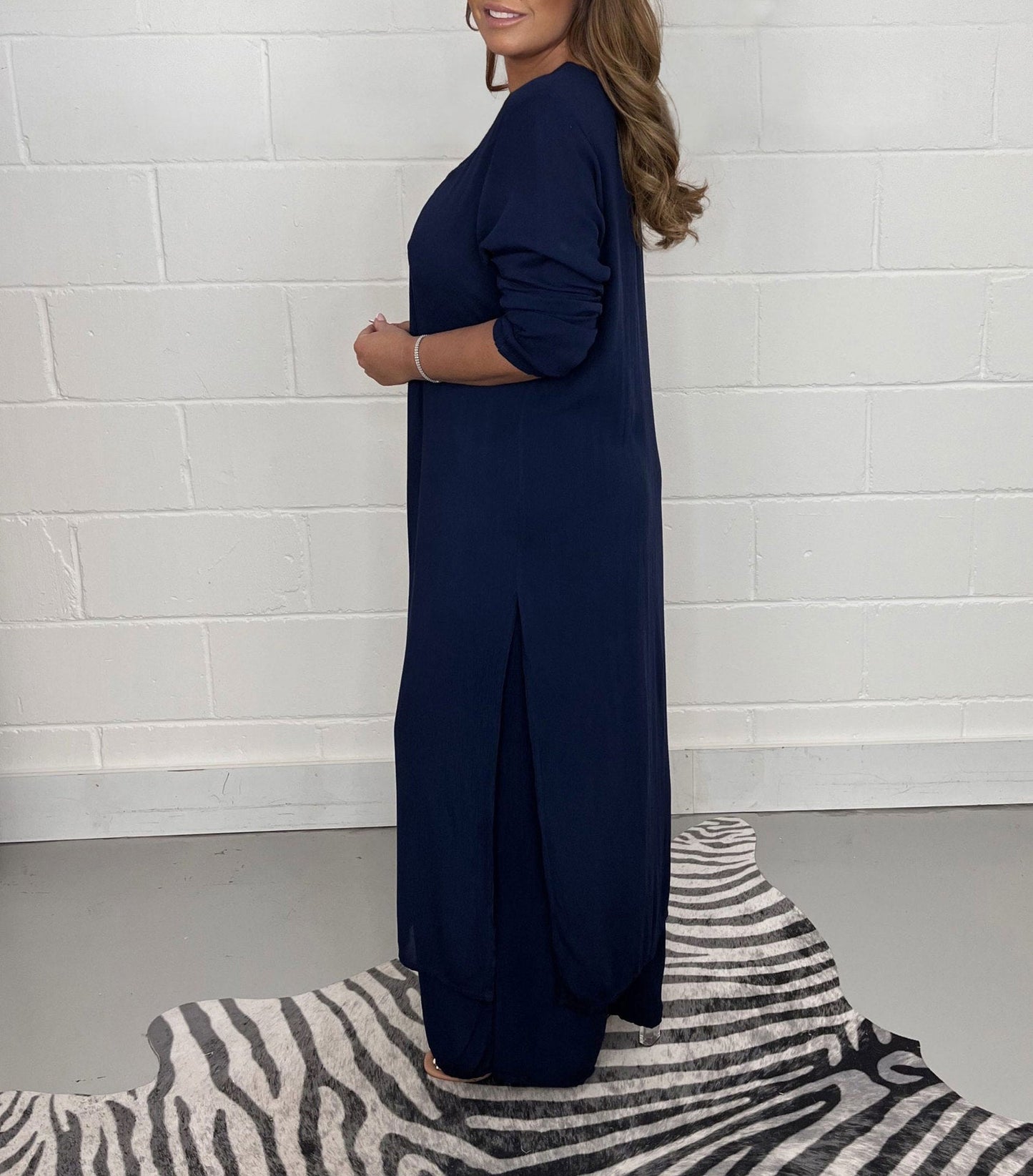 Talia - Casual Two-Piece Set w/ V-Neckline and Slit